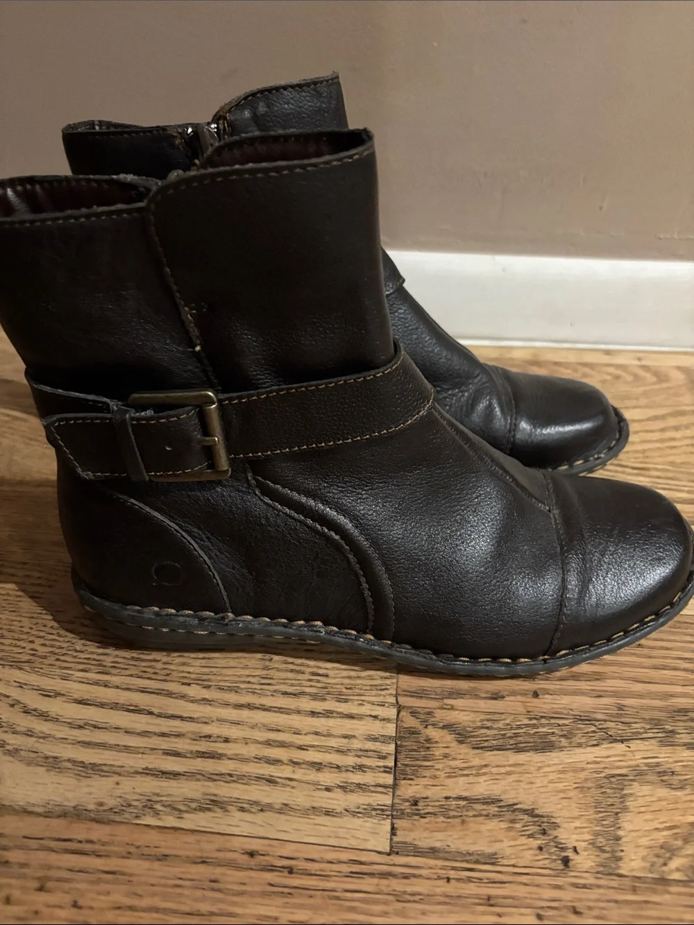 Born Dark Brown Leather Patina Ankle Boots, Sz 8.5 LIKE NEW CONDITION